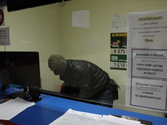 Поліція оприлюднила нову інформацію щодо обшуків у гральних закладах Ужгорода – 05