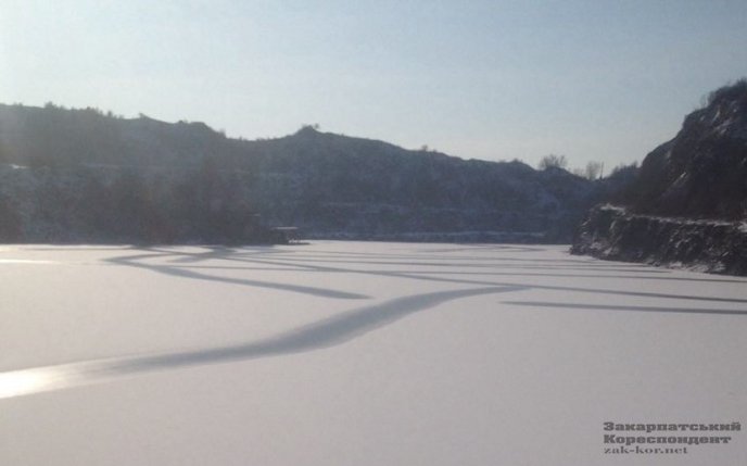 Через сильні морози ужгородський кар’єр вкрився кригою – 03