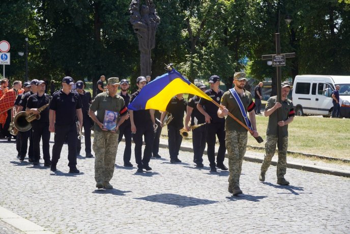 Ужгород попрощався із полеглим 40-річним Героєм – 03