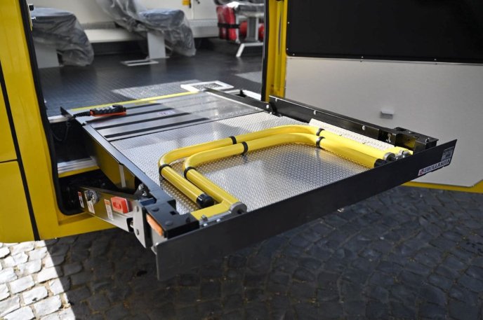 Шкільні автобуси обладнали гідробортами / фото: Закарпатська ОДА