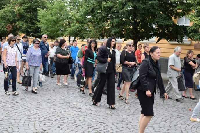 Сила-силенна людей пришли провести в останню путь загиблого у зоні АТО берегівчанина – 03