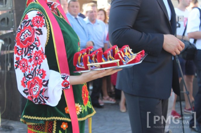 У Мукачеві нагородили випускників-медалістів – 46