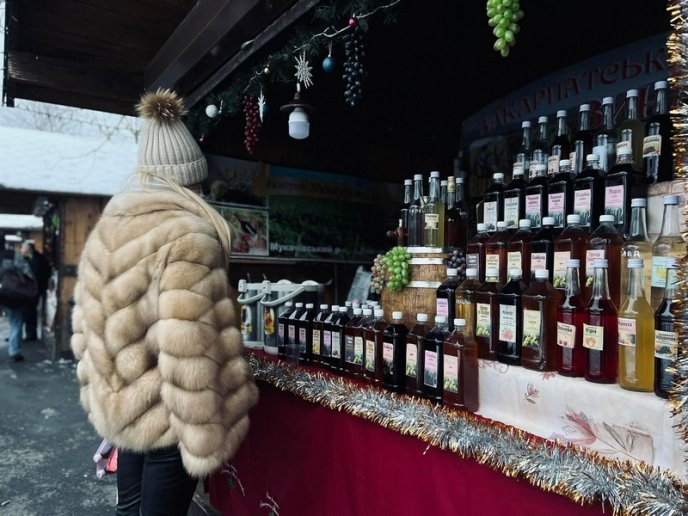 У Мукачеві урочисто відкрили фестиваль «Червене вино 2022» – 02