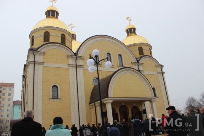 У Мукачеві архієрей з Ватикану освячує греко-католицький храм святих рівноапостольних Кирила та Мефодія – 01