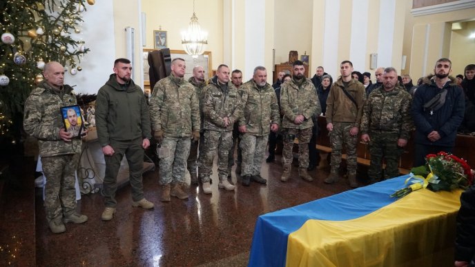 Мукачево навколішках проводжало в останню путь полеглого Героя – 06