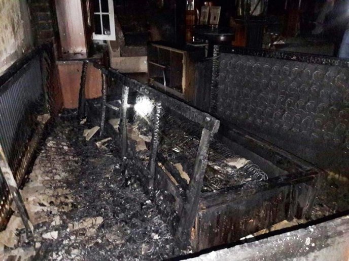 Вночі горів меблевий магазин – 01