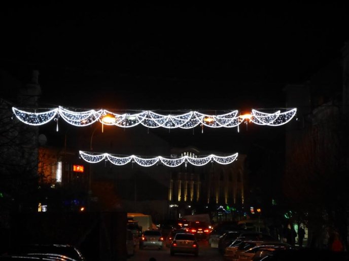 Святкова ілюмінація прикрасила площу Корятовича в Ужгороді – 04