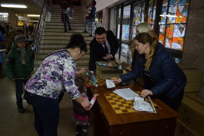 В Ужгороді влаштували святковий концерт для дітей – 02