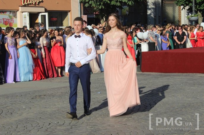 У Мукачеві нагородили випускників-медалістів – 38