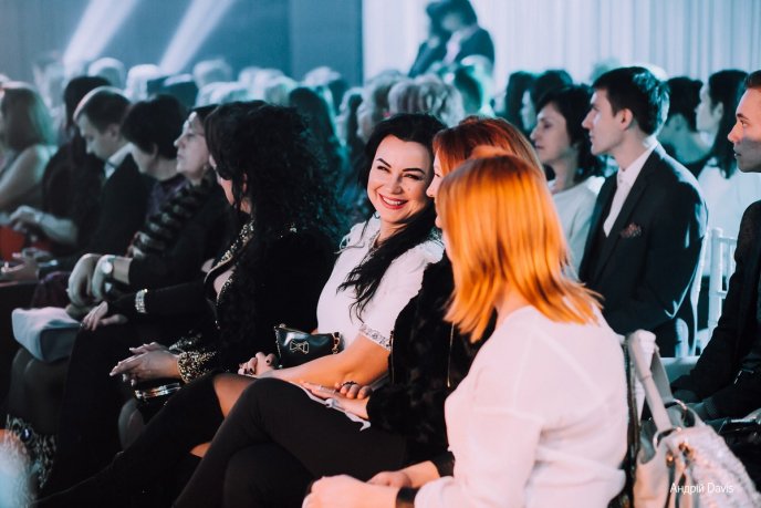 Мода заради життя: на Закарпатті відбувся ІІІ-й благодійний показ мод дизайнерки Роксолани Новак – 145