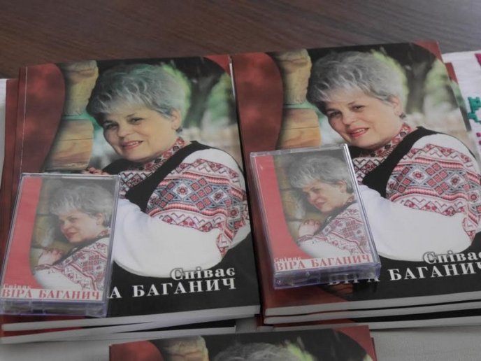 Закарпатську співачку, яка відкрила українцям баладу «Гей, пливе кача по Тисині», нагородили почесною відзнакою – 09