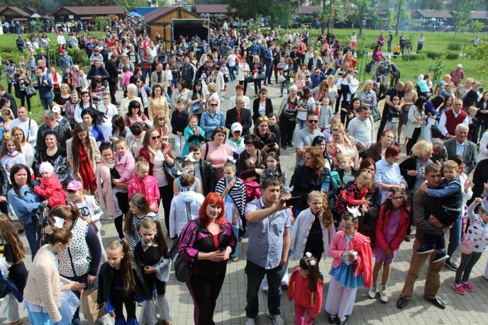 У рамках фестивалю "Огинь і м’ясо" відбувся концерт до Дня матері – 03