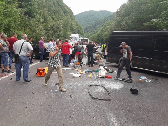 В області сталася жахлива ДТП: автобус протаранив легковик – 01