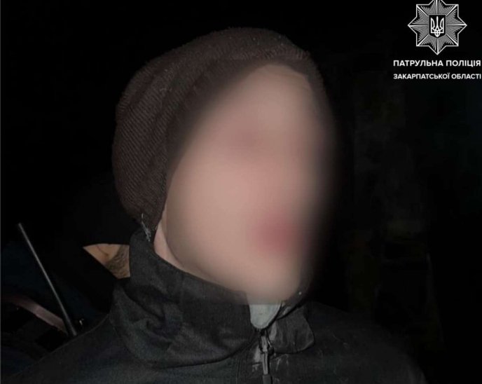 Поліцейські затримали чоловіка, який намагався вчинити злочин в Ужгороді – 01