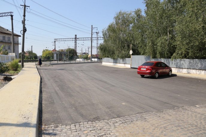 На одній із мукачівських вулиць завершують благоустрій території – 03