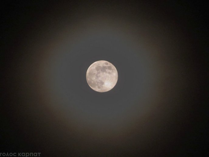 Вночі закарпатці спостерігали унікальне природне явище – 04