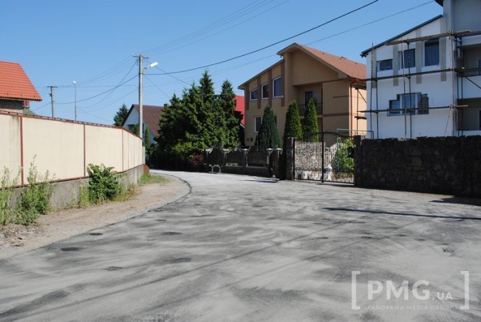 Неподалік центру Мукачева відремонтували елітний провулок – 05