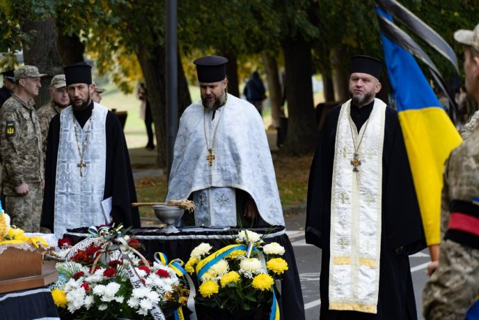 Поховали закарпатця, який загинув під час ведення бойових дій – 03 Поховали закарпатця, який загинув під час ведення бойових дій – 03