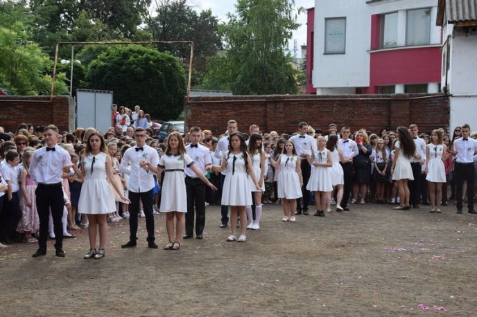 У школах Мукачева пролунав останній дзвінок – 53