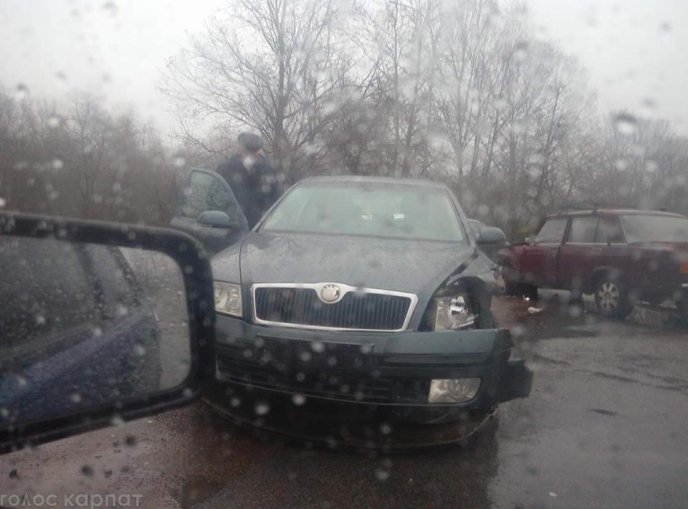 В Ужгороді зіткнулися два автомобілі – 02