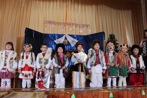 Юні колядники славили народження Ісуса Христа на фестивалі «Вифлеємська зіронька» у Дубовому – 04 Юні колядники славили народження Ісуса Христа на фестивалі «Вифлеємська зіронька» у Дубовому – 04