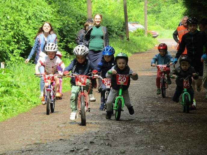 Спорт, бограч, шашлики та солодощі: як в Ужгороді проходить "Майся Фест" – 01