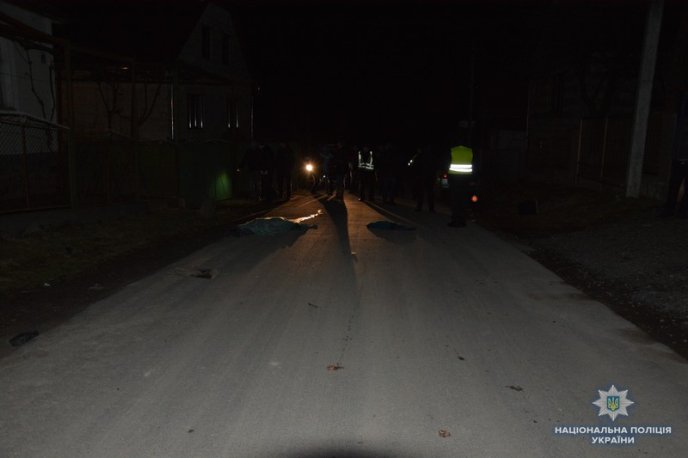 На Мукачівщині на узбіччі дороги знайшли тіло жінки – 01