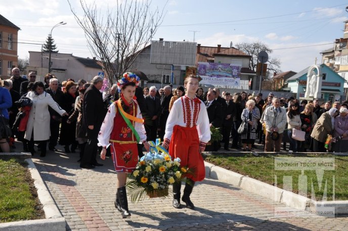 У день 200-річчя від дня народження Тараса Шевченка, мукачівці вшановували його пам’ять (ФОТО) – 15