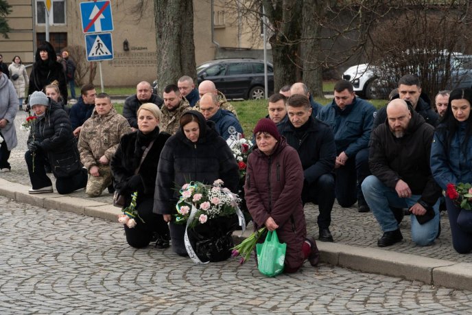 Закарпаття попрощалось із Героєм, який загинув наприкінці січня – 05 Закарпаття попрощалось із Героєм, який загинув наприкінці січня – 05