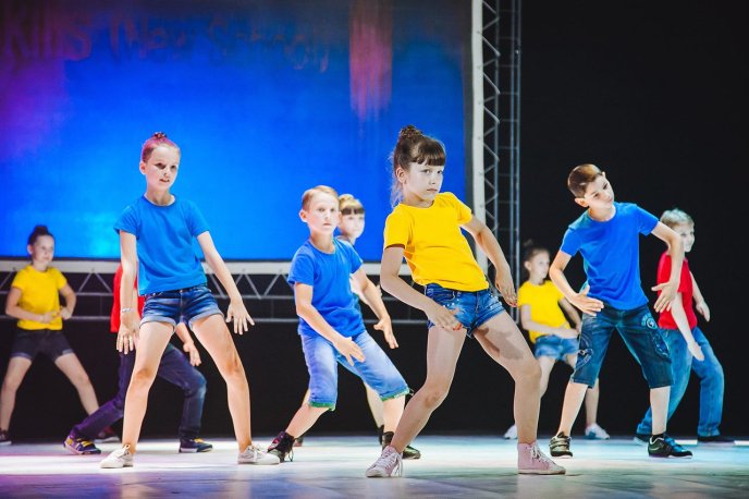 В Ужгороді студія сучасного танцю «Бліц» провела звітний концерт – 09