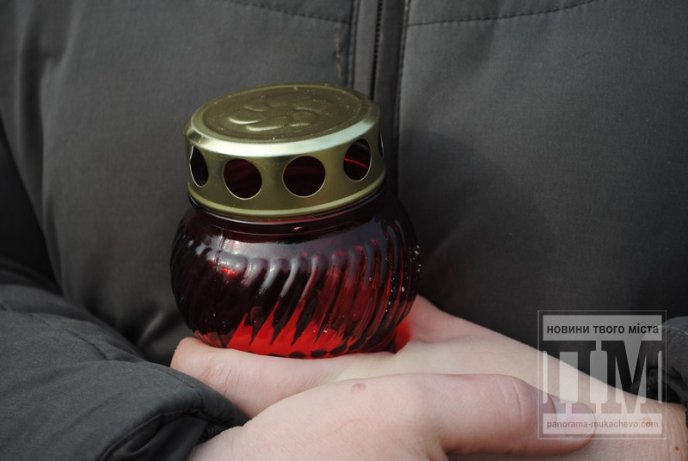 У Мукачеві вшанували річницю трагічних подій на Майдані (ФОТО) – 01