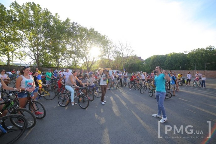 Велозаїзд у День Незалежності України та "кольоровий" флешмоб у Мукачеві: як це було – 18