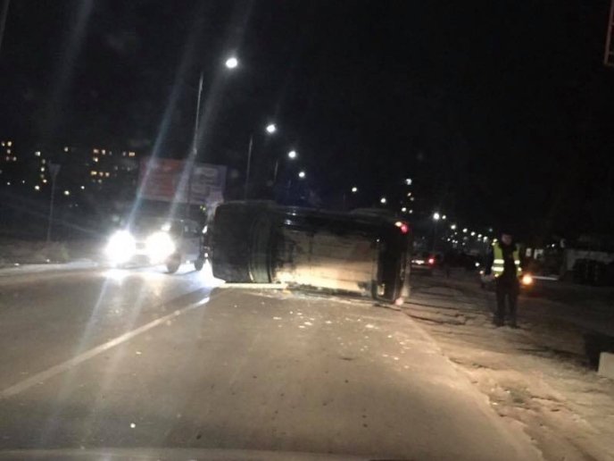 В Ужгороді перекинулась автівка – 02