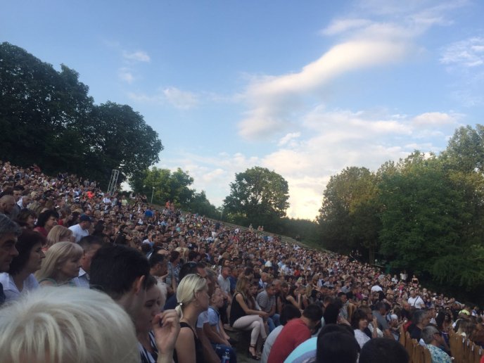 Студія "Квартал 95" порадувала закарпатців новою програмою – 06