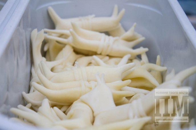 На ярмарку до Дня святого Мартина мукачівці куштують справжні ласощі (ФОТОРЕПОРТАЖ) – 08