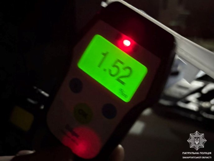 Сідати за кермо водій права не мав / фото: Патрульна поліція Закарпаття