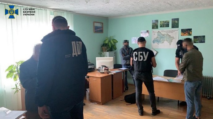 СБУ викрила нелегальні вирубки цінної деревини у двох державних лісгоспах – 03