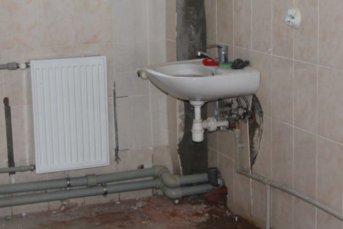 У Мукачеві ремонтують мережі центральної районної лікарні – 06