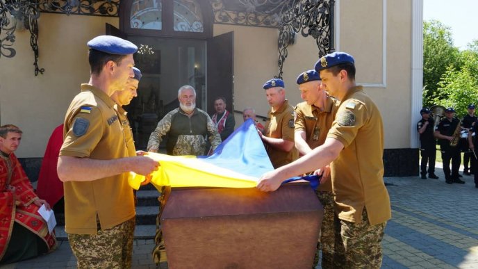 Закарпаття попрощалось з 20-річним полеглим Героєм Денисом Білим – 01 Закарпаття попрощалось з 20-річним полеглим Героєм Денисом Білим – 01