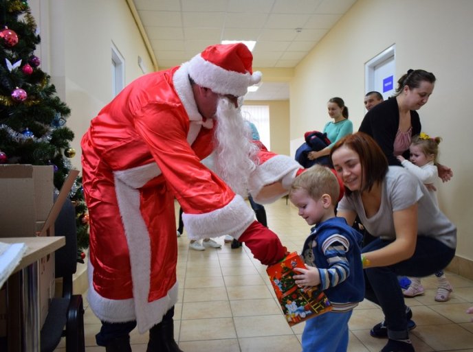 Для маленьких пацієнтів Ужгородської міської дитячої лікарні влаштували свято – 07