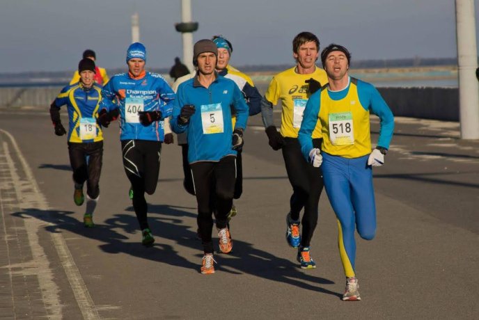 Мукачівець здобув перемогу у престижному новорічному напівмарафоні (ФОТО) – 01