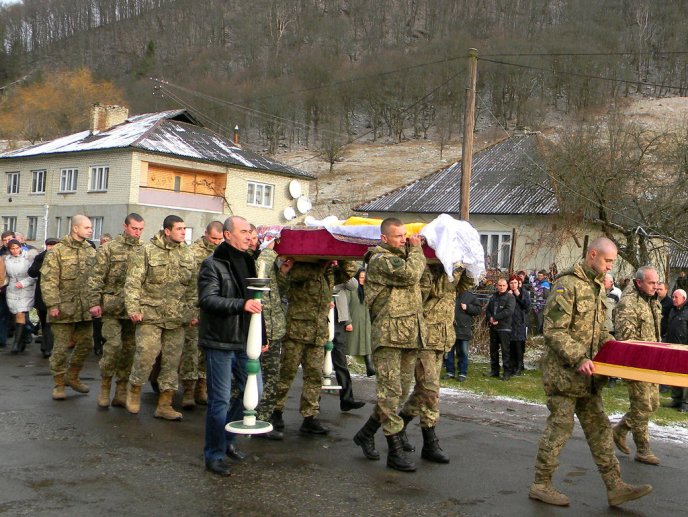 На Воловеччині попрощались із загиблим бійцем АТО Віталієм Горбатюком – 12 На Воловеччині попрощались із загиблим бійцем АТО Віталієм Горбатюком – 12