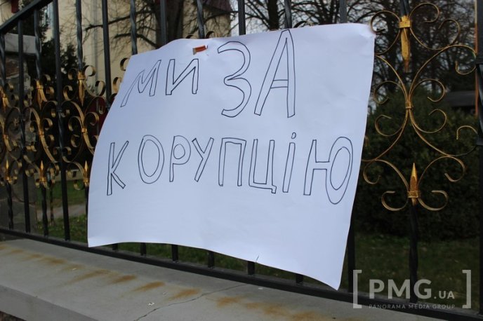 Мукачівські активісти пікетували місцеву прокуратуру – 08