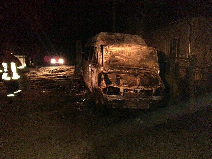 Вночі у Сваляві горіла маршрутка – 02 Вночі у Сваляві горіла маршрутка – 02