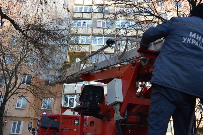 З ужгородської багатоповерхівки, у якій сталась пожежа, евакуйовано 20 осіб – 01