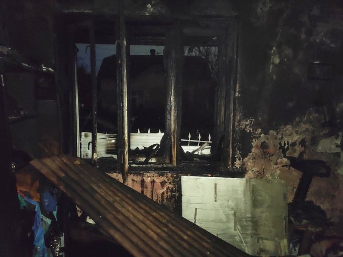 Чоловік спалив власний будинок? Подробиці від рятувальників – 01