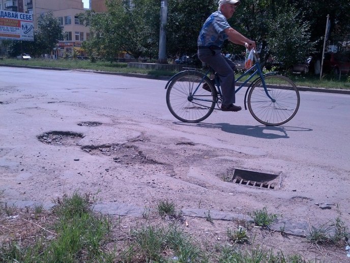 Ужгородці невдоволені показовим ремонтом доріг (ФОТО) – 09