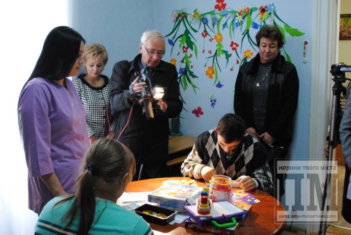 Олександр Ледида відвідав у Мукачеві Обласний центр соціально-психологічної реабілітації дітей та молоді з функціональними обмеженнями (ФОТО) – 08