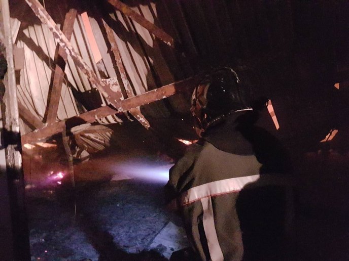 Горіла "Нова пошта": оприлюднено нові фото з місця масштабної пожежі – 04