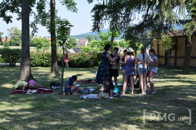 У парку "Перемоги" в Мукачеві влаштували свято для дітей – 15